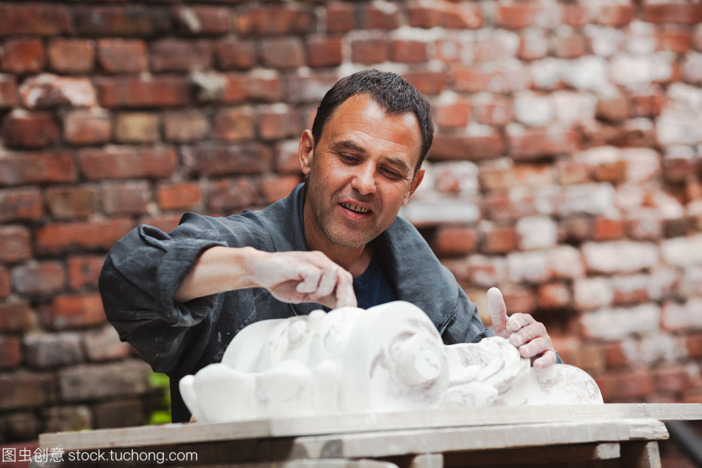 重塑精准 工匠技艺中的石膏模型复兴