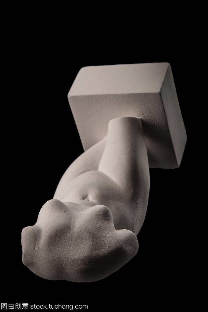 石膏里的永恒——女性的另一种存在